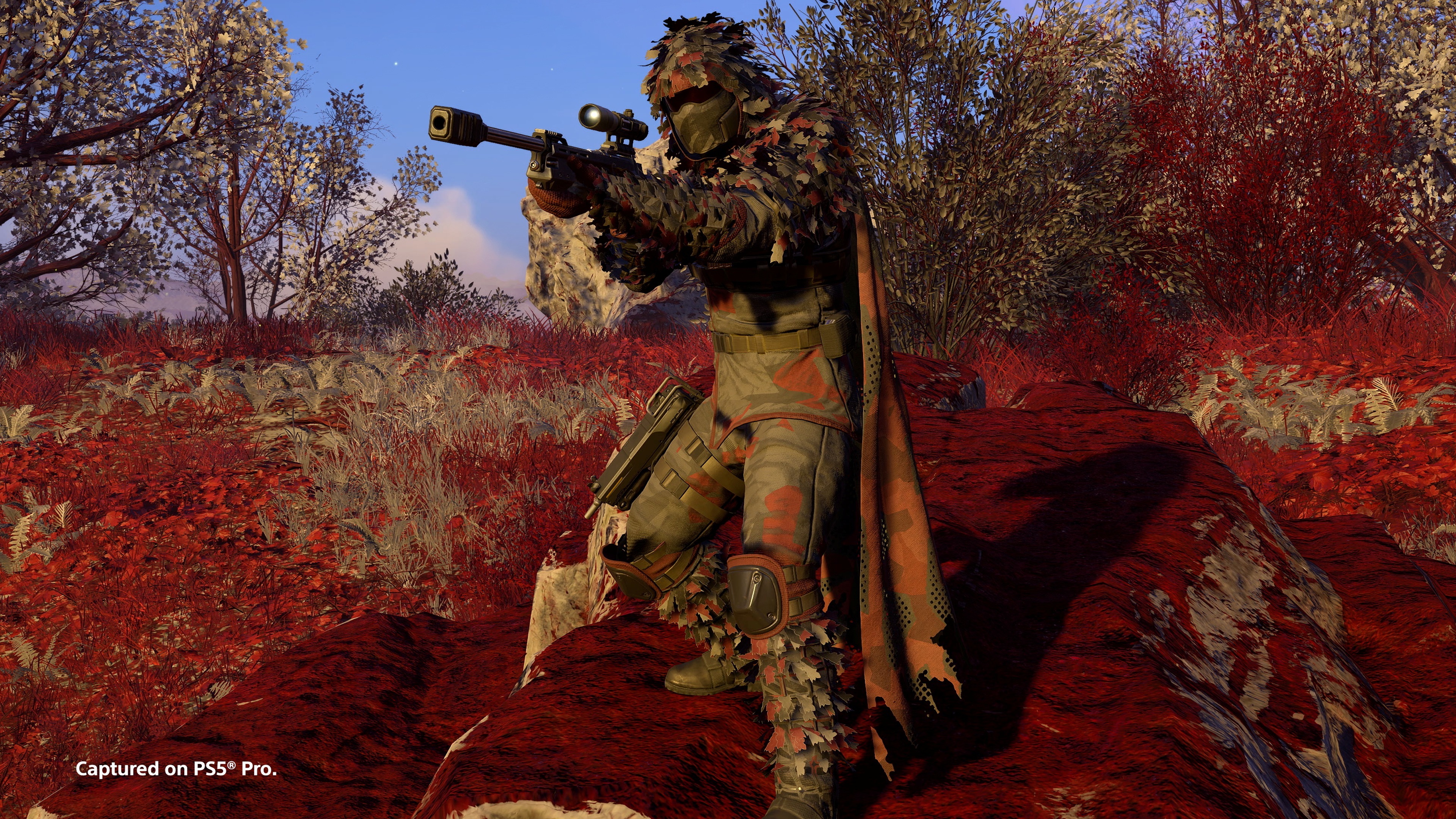 The SS-33 Mimetic Marshal armor is built like a traditional ghillie suit for long-range cover. Image: Arrowhead Game Studios.